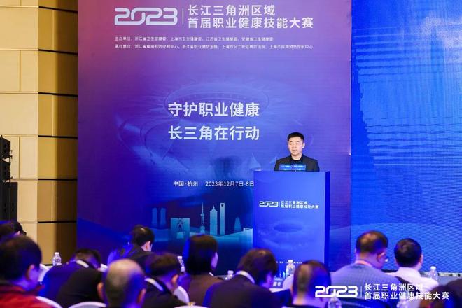 的进攻更具 的进攻更具